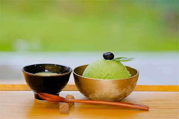 簡単に育てられる花7選：ほったらかしでも庭が華やぐ、私の経験から厳選